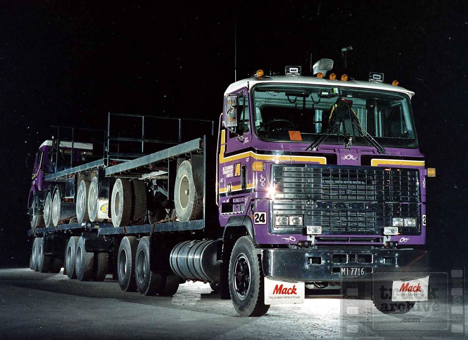 CC-clyde-Alex_Trans_MH_6x4 Mack_flatbed-21 CC-clyde-Alex_Trans_MH_6x4 Mack_flatbed-21