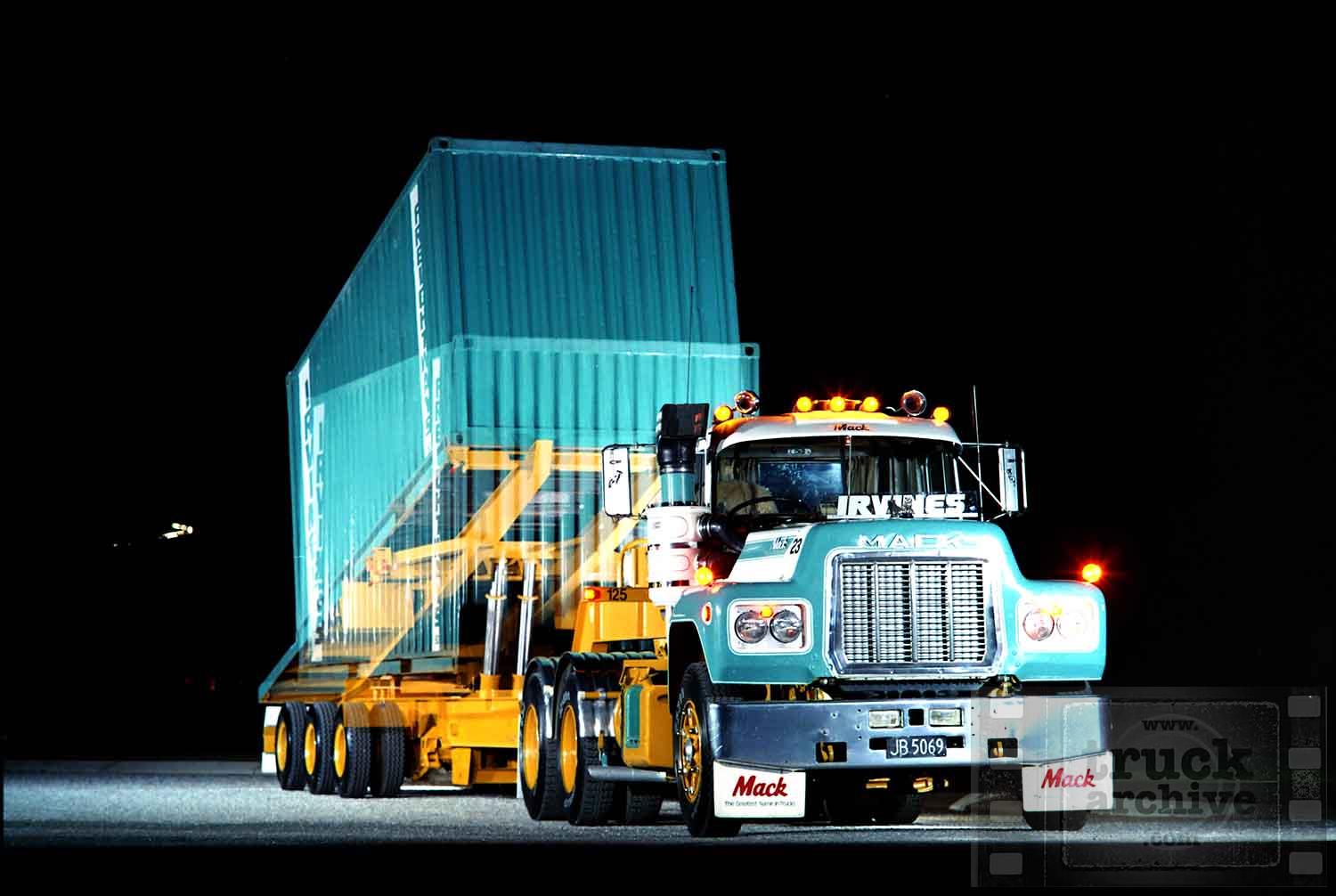 Mack_34Irvines_semi-tipper_R-series_Mack_80s Mack_34Irvines_semi-tipper_R-series_Mack_80s