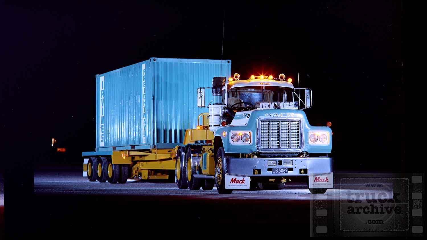 Mack_35Irvines_semi-tipper_R-series_Mack_80s Mack_35Irvines_semi-tipper_R-series_Mack_80s