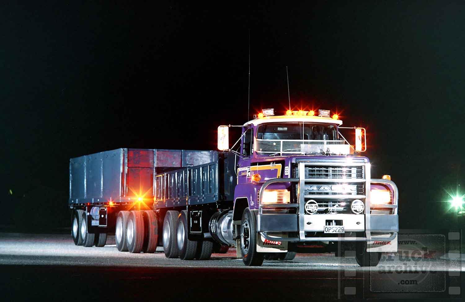 Mack_36Fulton_Hogan_Central_Super_Liner_tipper_ Mack_36Fulton_Hogan_Central_Super_Liner_tipper_