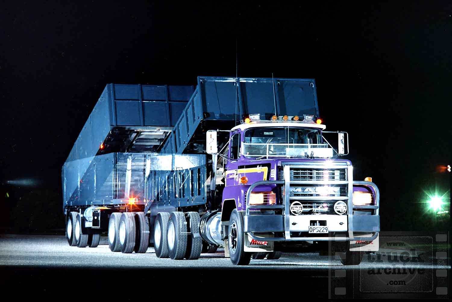 Mack_37Fulton_Hogan_Central_Super_Liner_tipper_ Mack_37Fulton_Hogan_Central_Super_Liner_tipper_