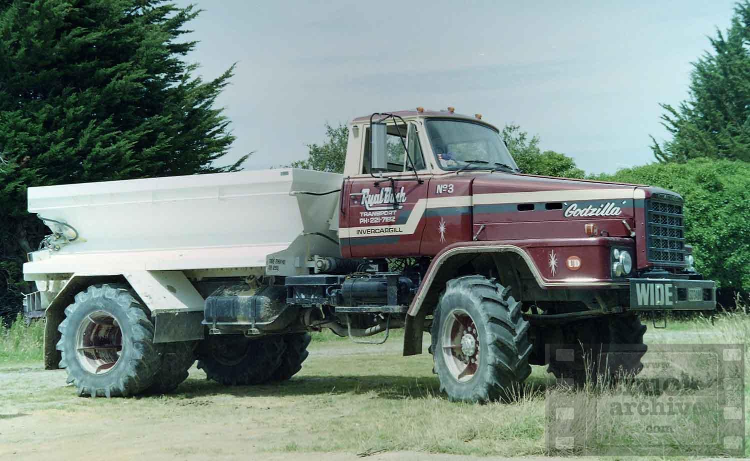 clyde-Nissan_spreaders-90 clyde-Nissan_spreaders-90