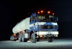 This Merc created quite a stir when it arrived in the yard to undergo trials on the demanding Clyde-Dunedin Wharf-Clyde run, which it would do twice daily, sometimes thrice.
Together with its tri-axle semi, it was one of the more impressive trucks on the road back in the mid-eighties.