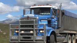 A tough old girl, fitted with a C444 Cummins earns her pay the hard way... Legacy - 1990 T650 Kenworth.m4v